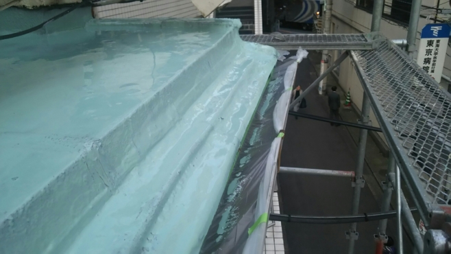 ベランダの雨漏りによる防水工事｜東京都新宿区の某アパート