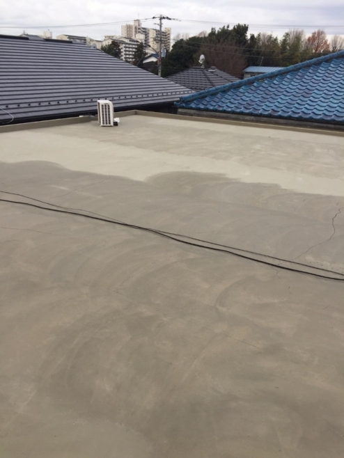 屋上の雨漏り修理でウレタン防水工事（サラセールAV50T使用）｜東京都三鷹市のK様邸