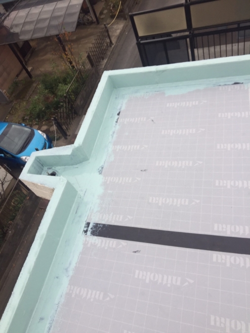 屋上の雨漏り修理でウレタン防水工事（サラセールAV50T使用）｜東京都三鷹市のK様邸