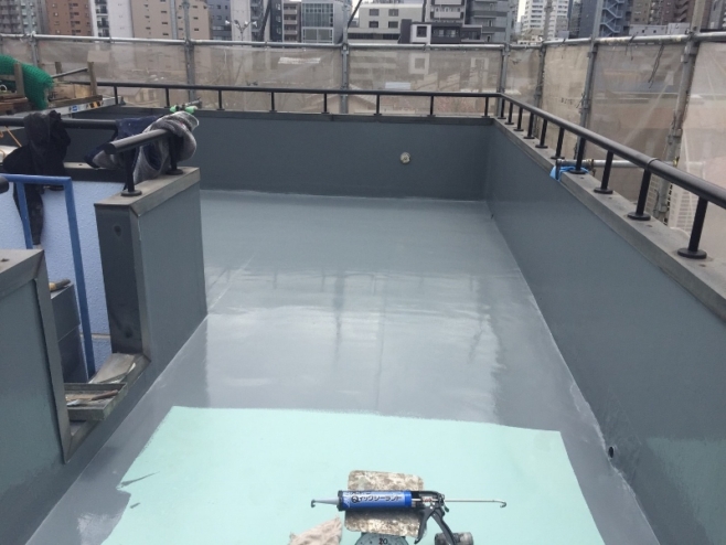屋上のウレタン防水工事（エバーコートZero-1H）｜東京都新宿区のT様邸