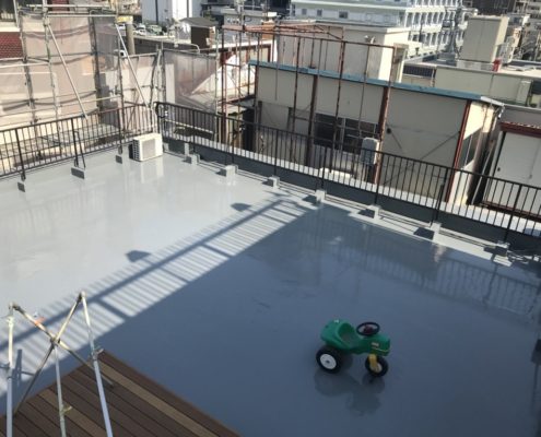 屋上の防水工事（ウレタン塗膜・通気緩衝工法）