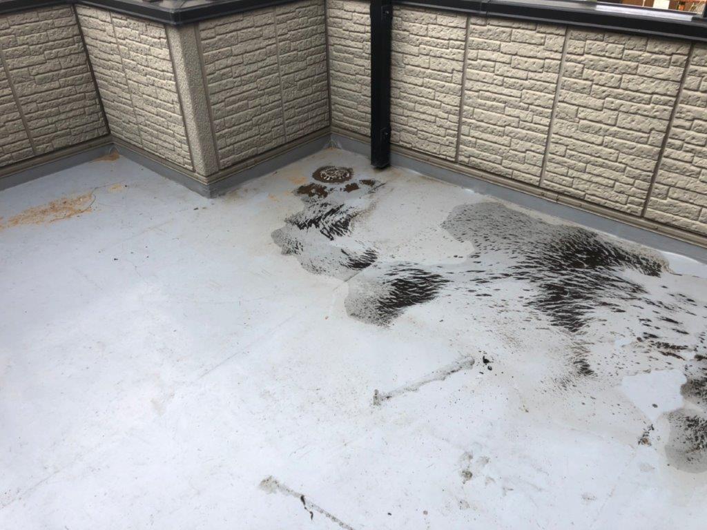 高圧洗浄前の屋上