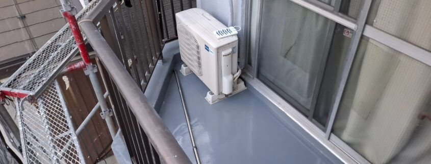 東京都足立区綾瀬にて施工したベランダ・バルコニー防水工事の完工写真。漏水リスクを大幅に低減した防水仕上がり
