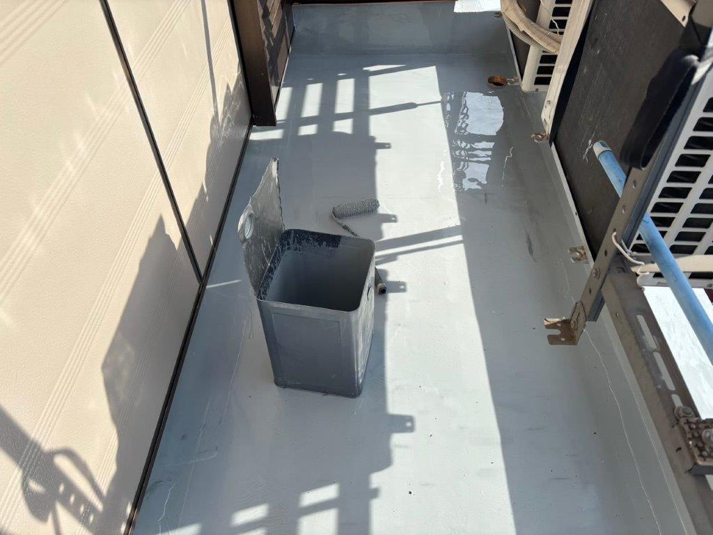 埼玉県草加市 ベランダ ウレタン防水2層目施工