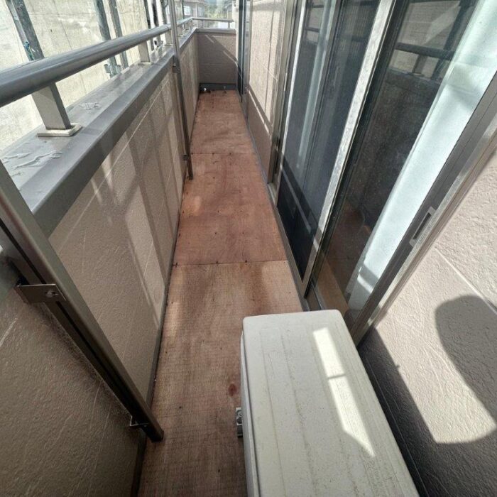 埼玉県入間市 分譲マンション ベランダ防水工事 施工前状況｜既存防水層劣化確認