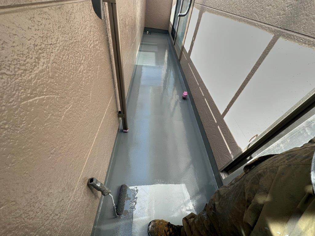 ベランダ防水工事 完了後の仕上がり｜均一なトップコート仕上げ