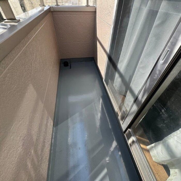 埼玉県入間市 分譲マンション ベランダ防水工事完了｜ウレタン通気緩衝工法仕上がり