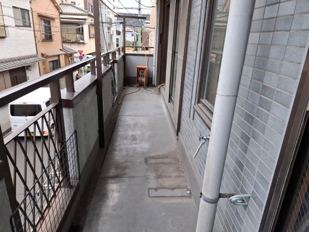 東京都江戸川区 分譲マンション バルコニー防水 施工前の床面状況