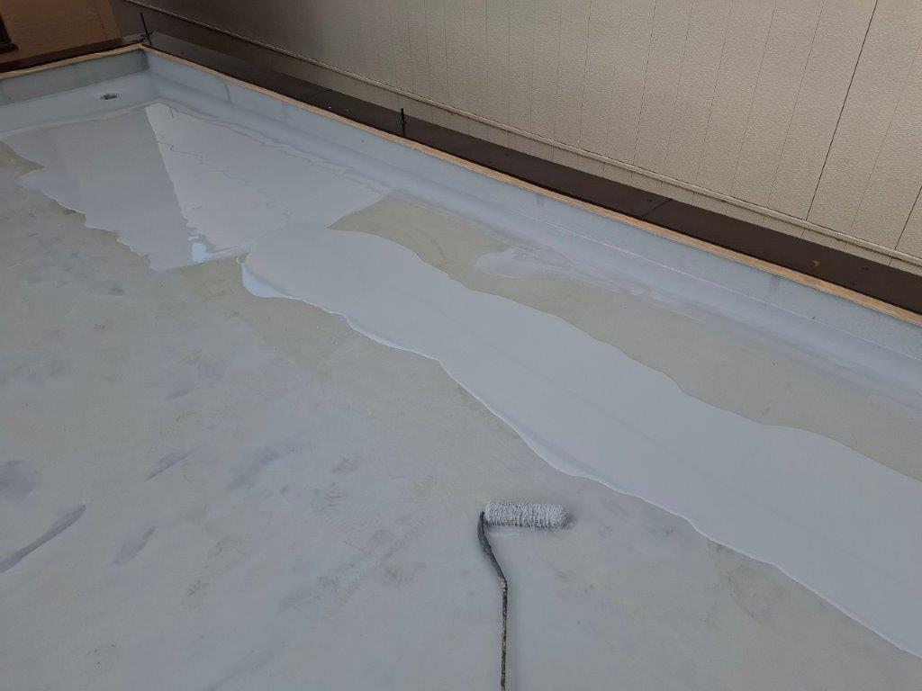 東京都足立区舎人 工場倉庫屋上防水 ウレタン防水2層目施工