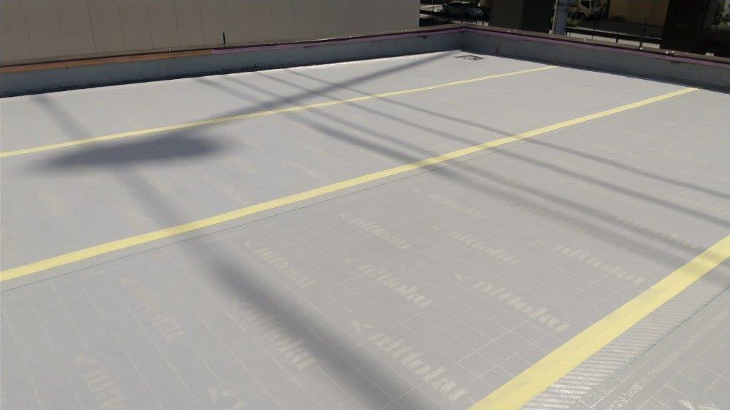 東京都足立区舎人 倉庫屋上防水 通気緩衝シート施工